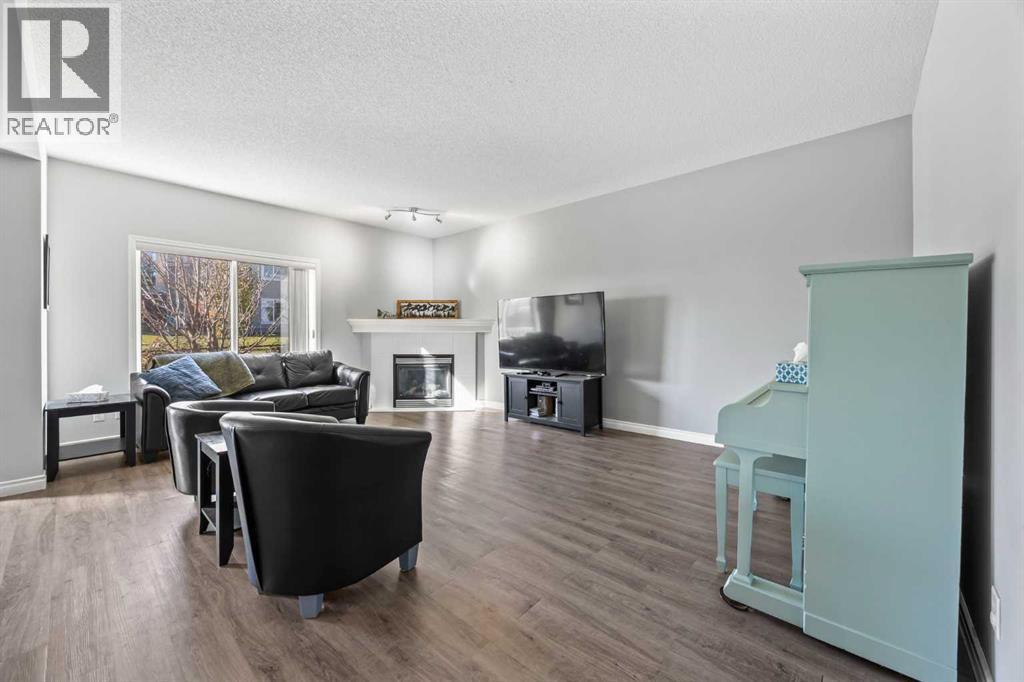 303 Westmount Court, Okotoks, Alberta  T1S 0B6 - Photo 6 - A2264302