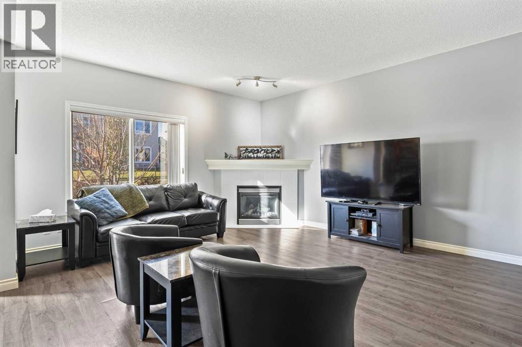 303 Westmount Court, Okotoks, Alberta  T1S 0B6 - Photo 7 - A2264302