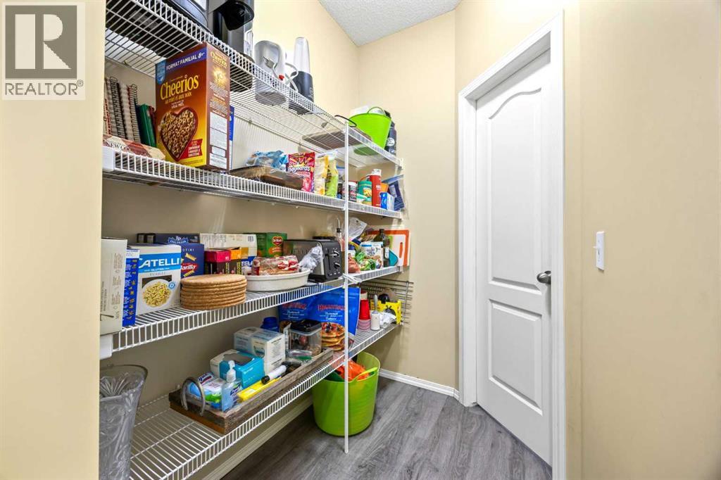 303 Westmount Court, Okotoks, Alberta  T1S 0B6 - Photo 15 - A2264302