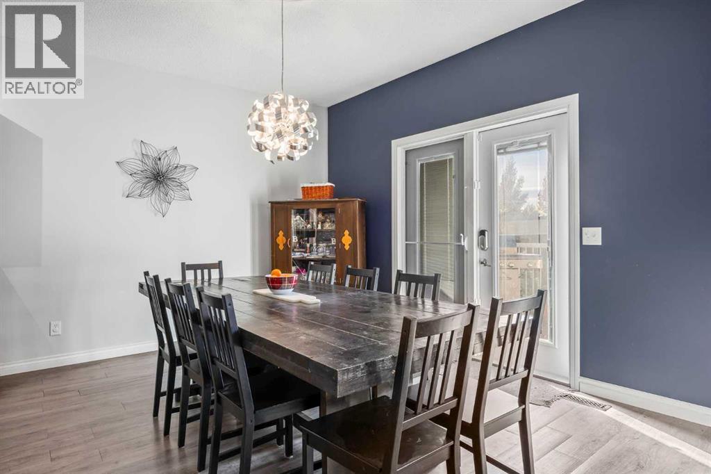 303 Westmount Court, Okotoks, Alberta  T1S 0B6 - Photo 16 - A2264302