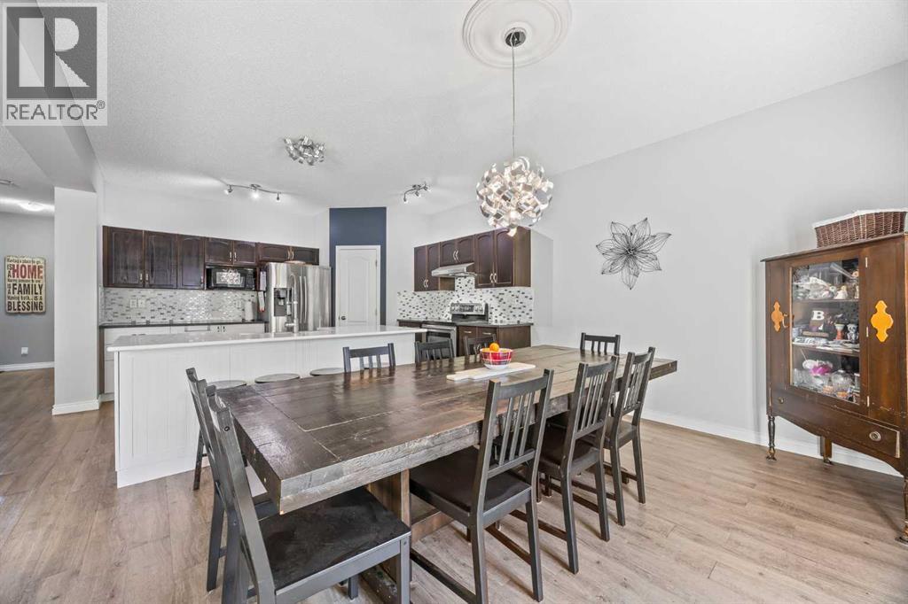 303 Westmount Court, Okotoks, Alberta  T1S 0B6 - Photo 18 - A2264302