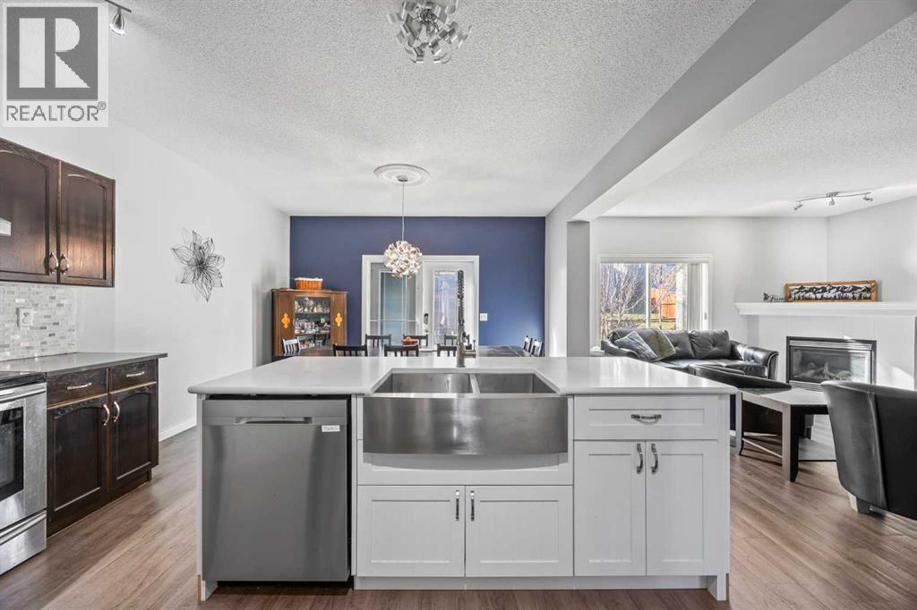 303 Westmount Court, Okotoks, Alberta  T1S 0B6 - Photo 14 - A2264302