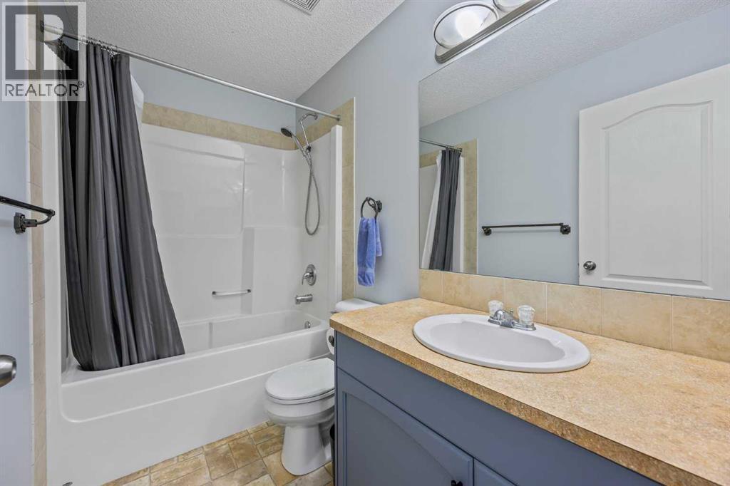 303 Westmount Court, Okotoks, Alberta  T1S 0B6 - Photo 33 - A2264302