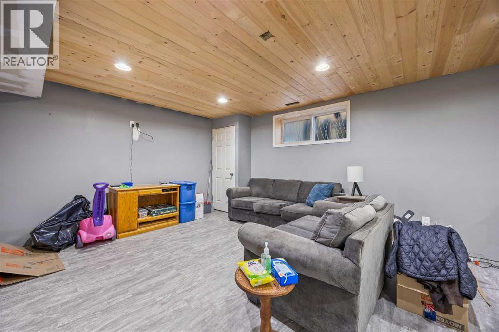 303 Westmount Court, Okotoks, Alberta  T1S 0B6 - Photo 35 - A2264302