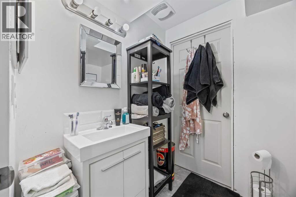 303 Westmount Court, Okotoks, Alberta  T1S 0B6 - Photo 37 - A2264302