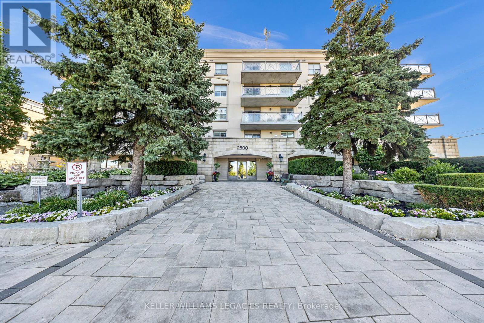 202 - 2500 Rutherford Road, Vaughan, Ontario  L4K 5N7 - Photo 3 - N12481824