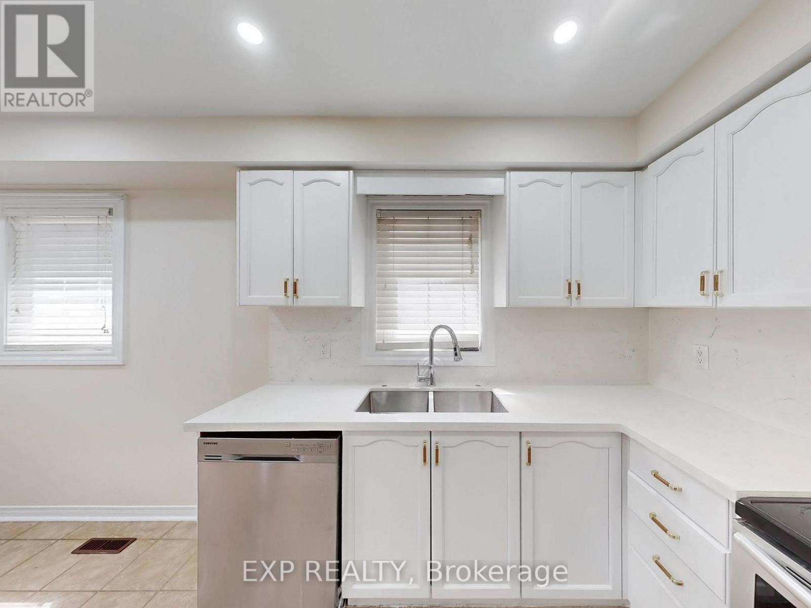 46 Loons Call Crescent, Brampton, Ontario  L6R 2G5 - Photo 11 - W12481807