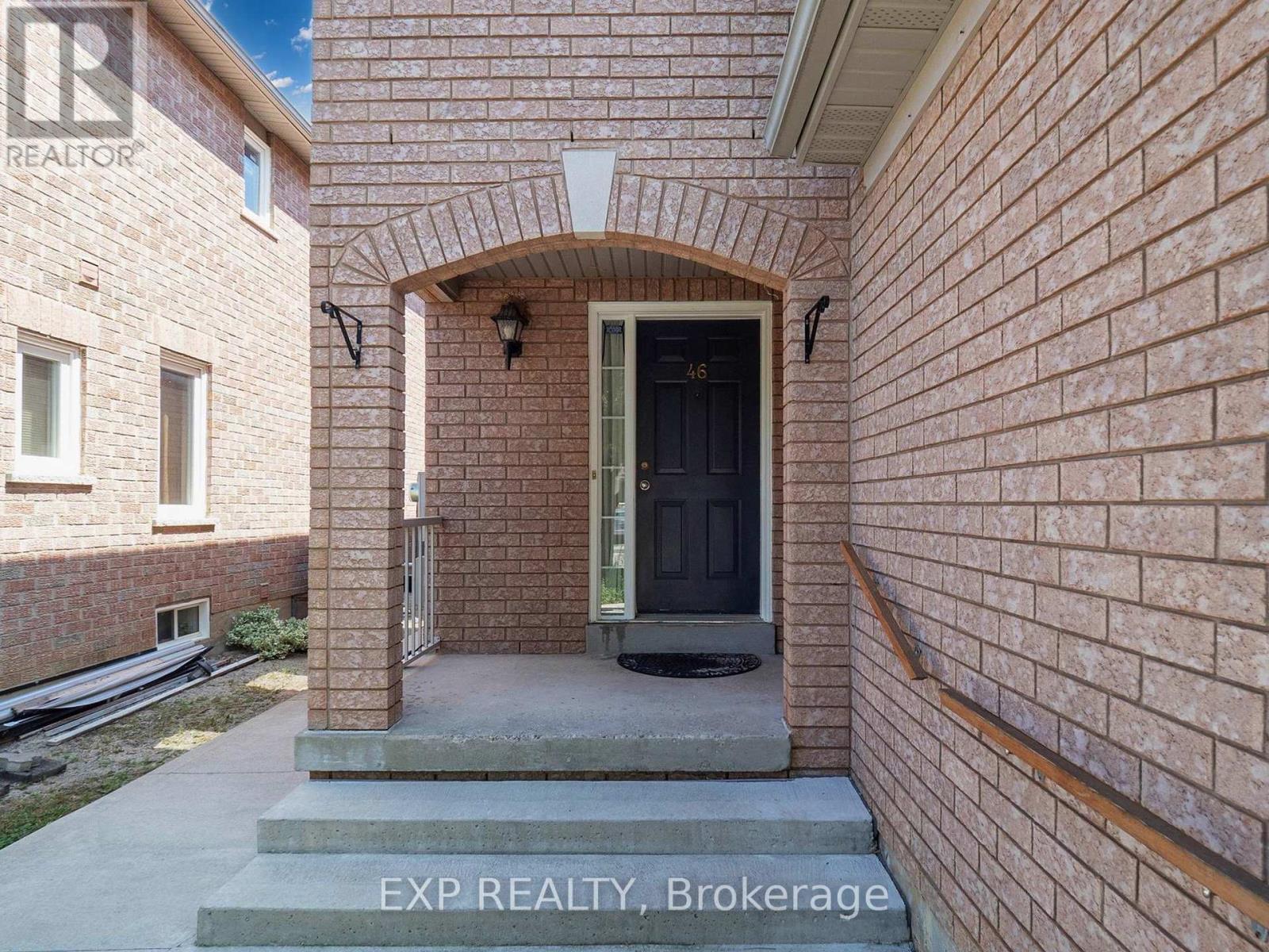 46 Loons Call Crescent, Brampton, Ontario  L6R 2G5 - Photo 3 - W12481807