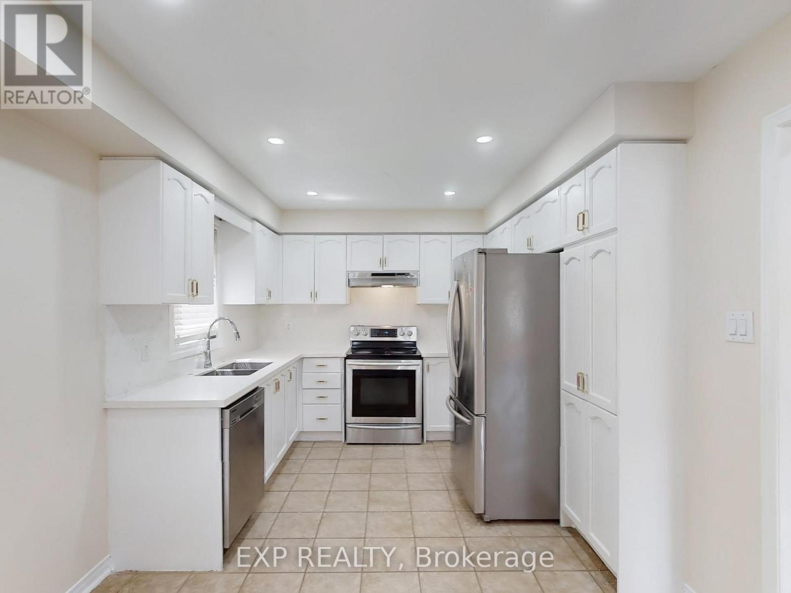 46 Loons Call Crescent, Brampton, Ontario  L6R 2G5 - Photo 9 - W12481807