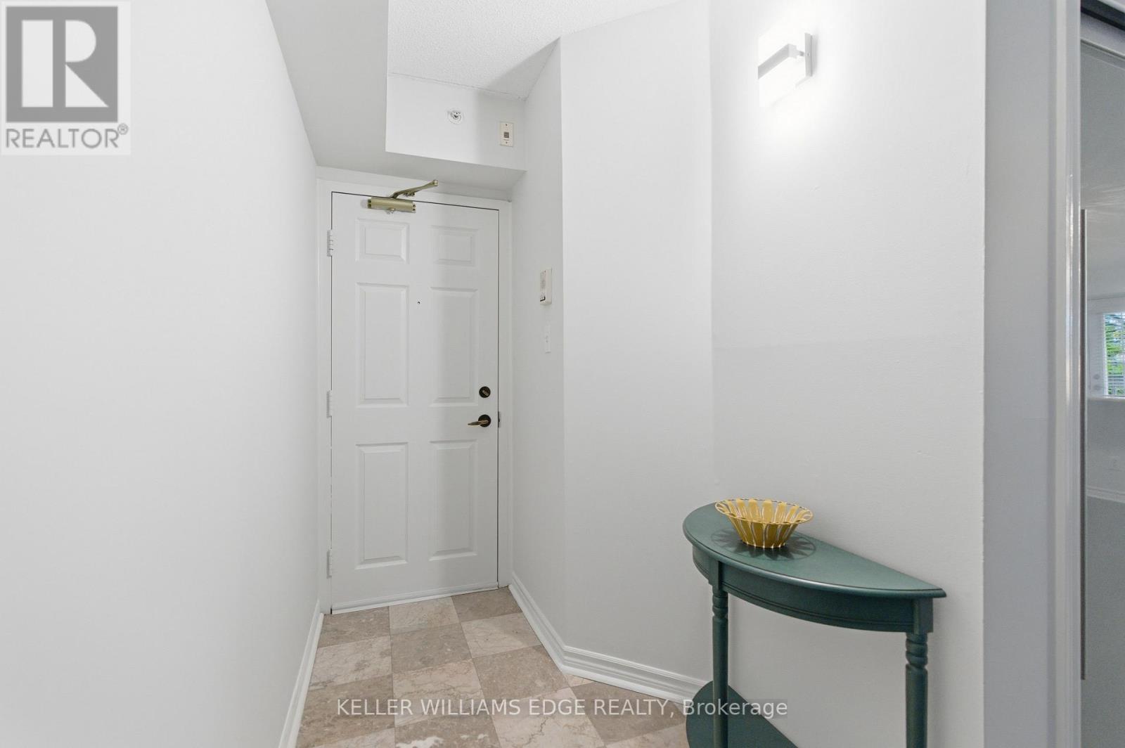 201 - 4013 Kilmer Drive, Burlington, Ontario  L7M 4M3 - Photo 3 - W12481817