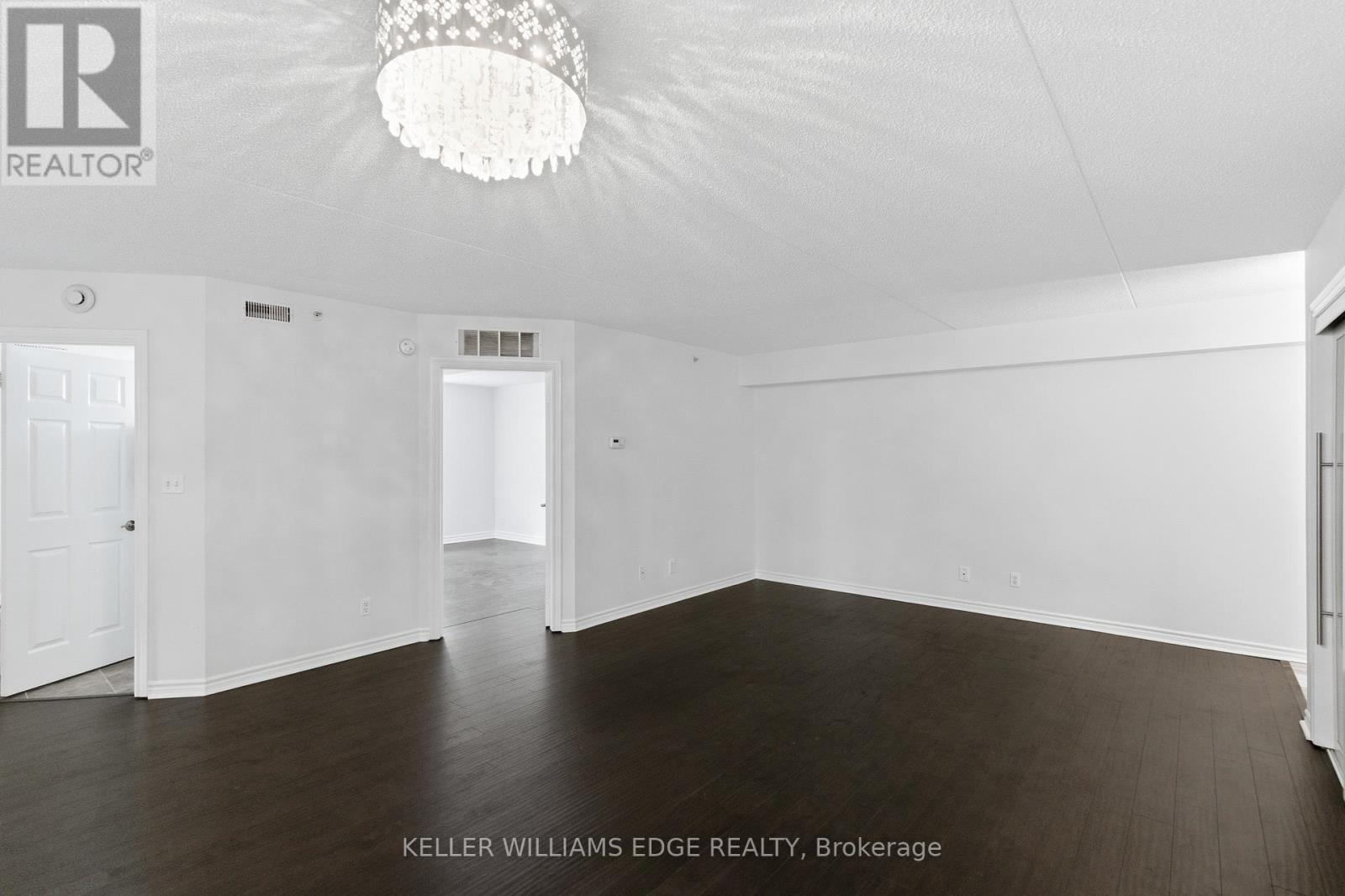 201 - 4013 Kilmer Drive, Burlington, Ontario  L7M 4M3 - Photo 8 - W12481817