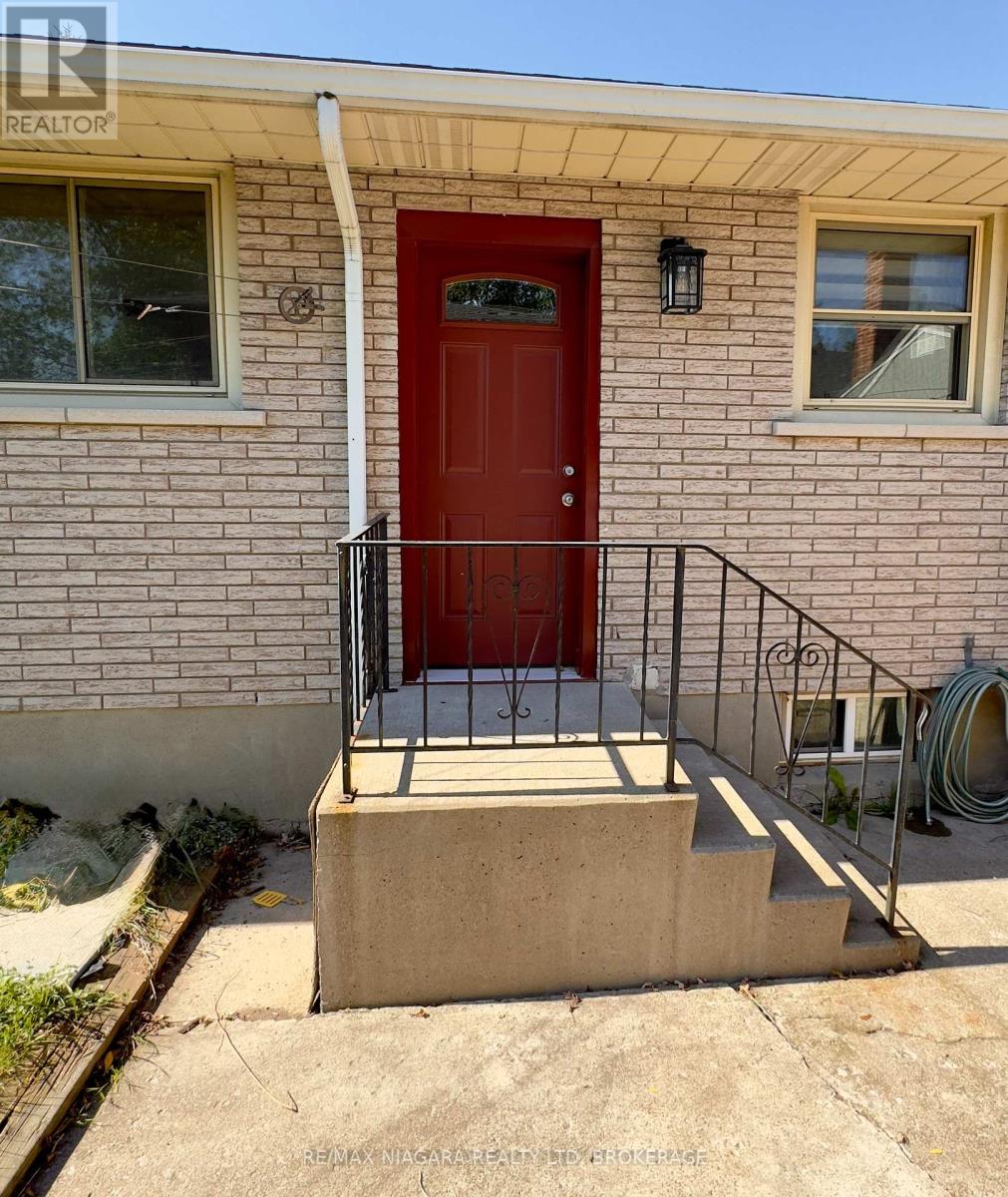 8 Lakehurst Drive, St. Catharines, Ontario  L2N 4C2 - Photo 9 - X12481829