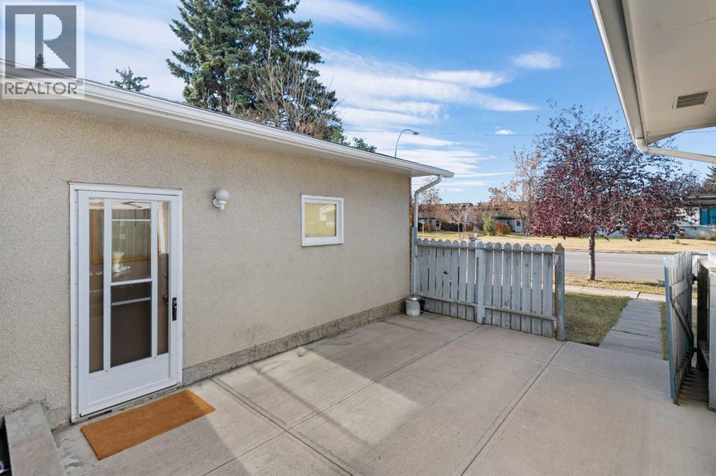 228 Queensland Drive Se, Calgary, Alberta  T2J 3R8 - Photo 3 - A2266895