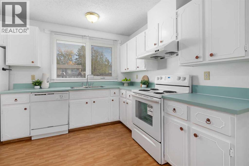 228 Queensland Drive Se, Calgary, Alberta  T2J 3R8 - Photo 14 - A2266895
