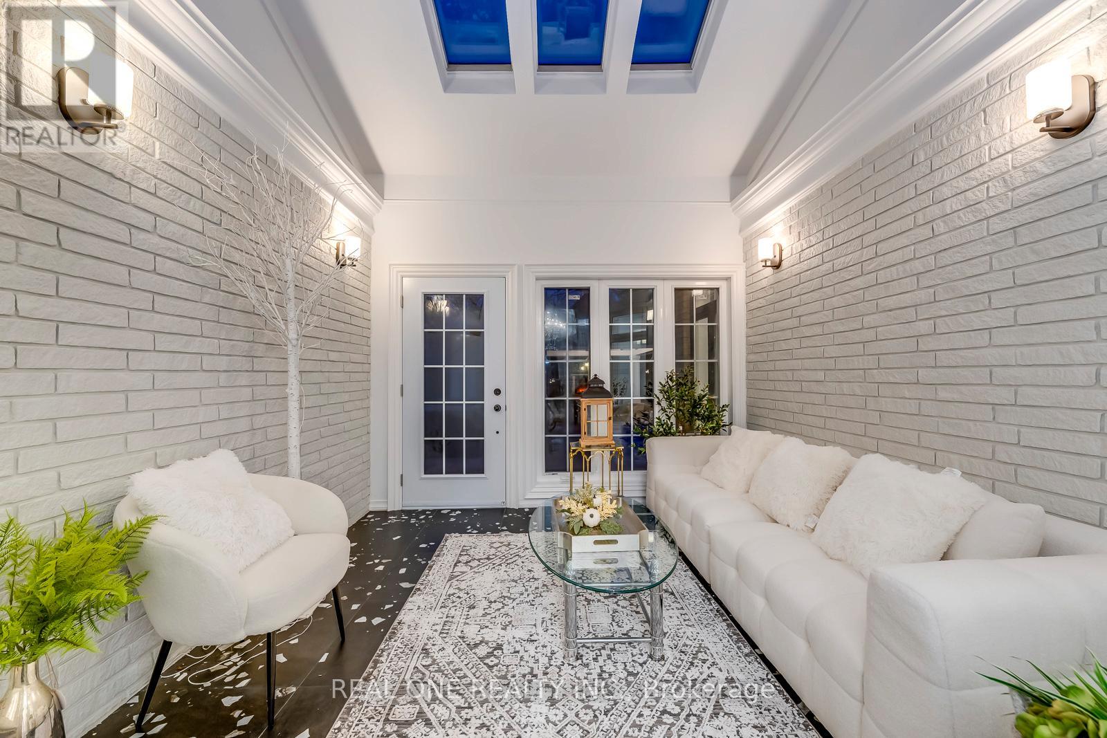 431 Fourth Line, Oakville, Ontario  L6L 5A5 - Photo 11 - W12481768