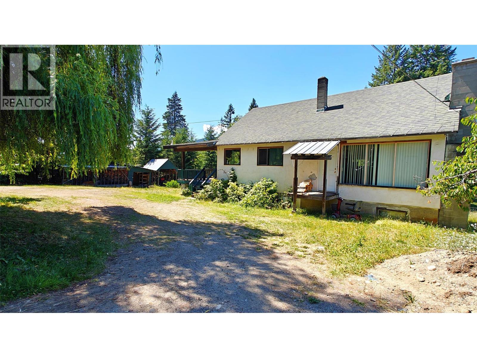 2029 Debruyn Road, Fruitvale, British Columbia  V0G 1L1 - Photo 1 - 10354721