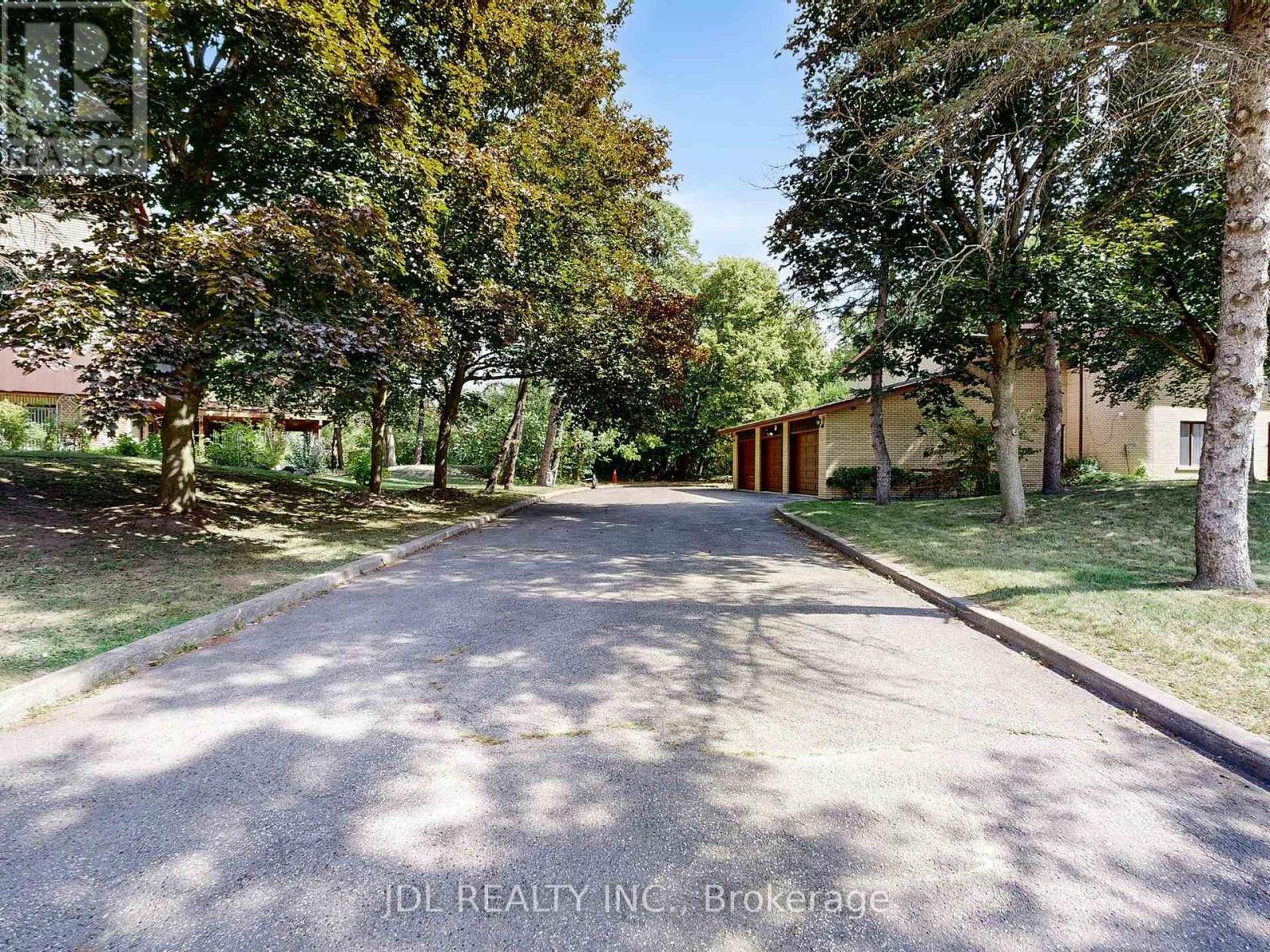 11 Moodie Drive, Richmond Hill, Ontario  L4C 8C9 - Photo 8 - N12419156