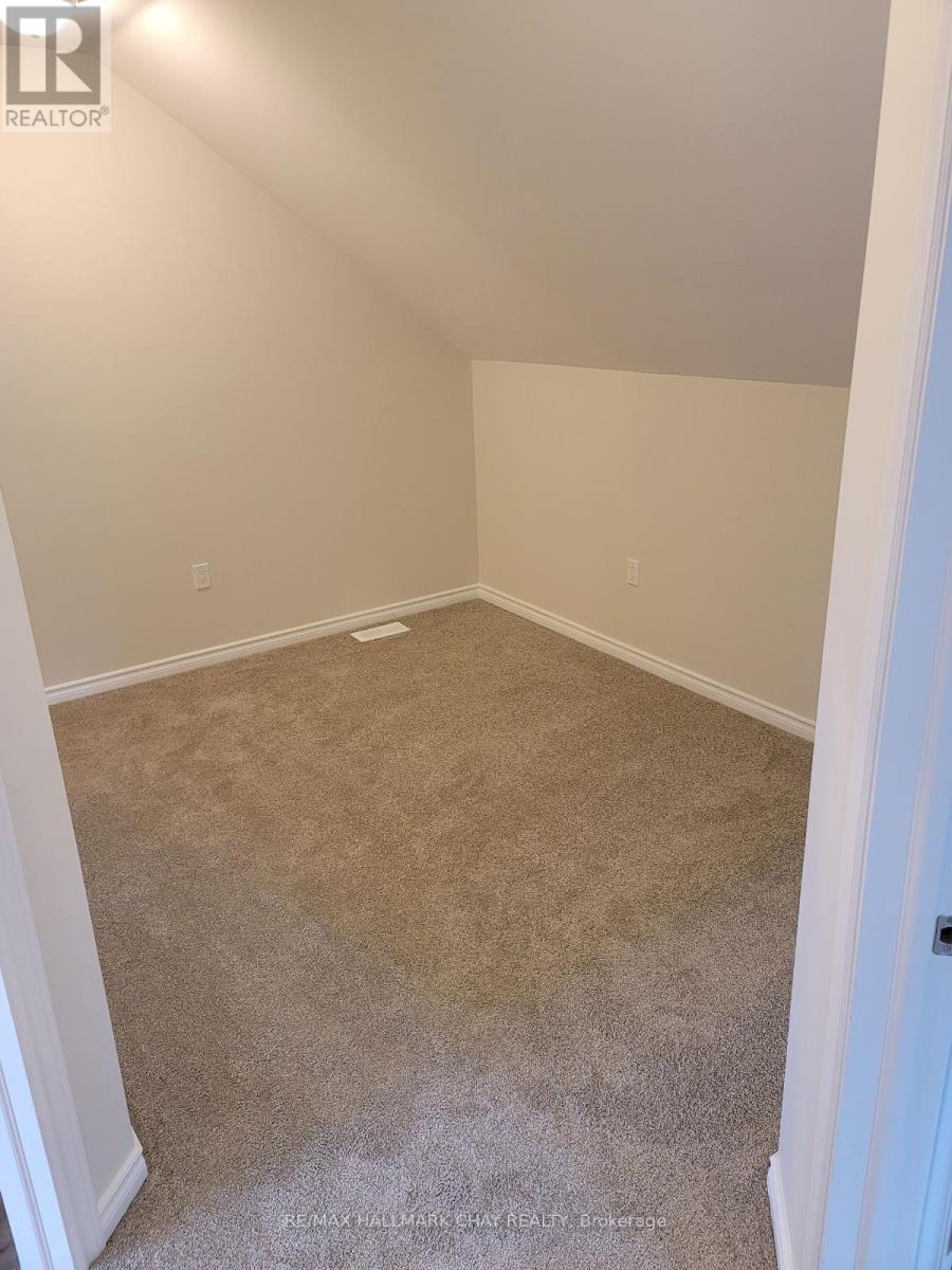 31 Marcus Street, Barrie, Ontario  L4N 3L7 - Photo 12 - S12481837
