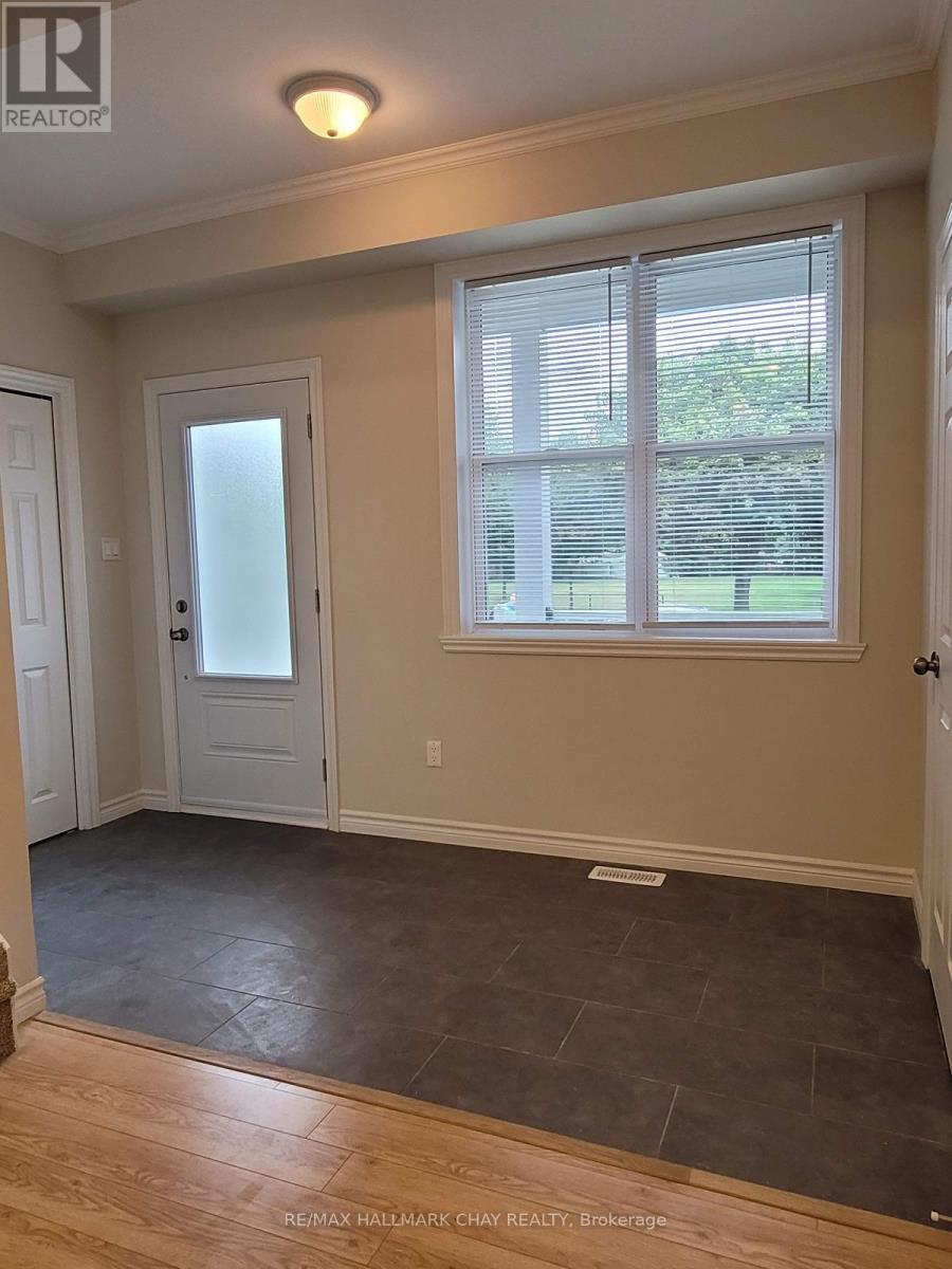 31 Marcus Street, Barrie, Ontario  L4N 3L7 - Photo 3 - S12481837