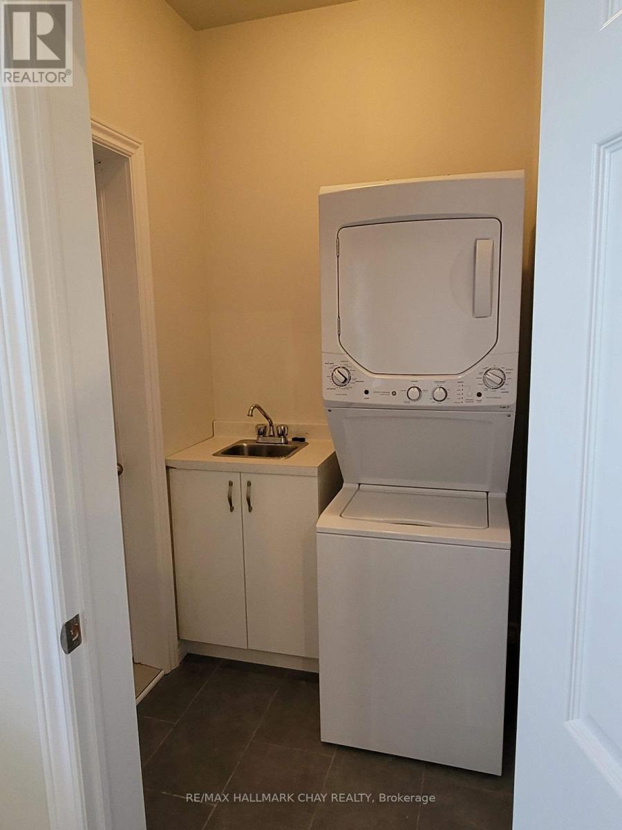 31 Marcus Street, Barrie, Ontario  L4N 3L7 - Photo 6 - S12481837