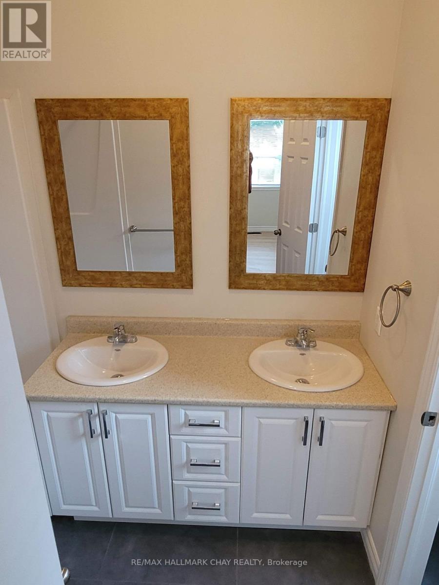 31 Marcus Street, Barrie, Ontario  L4N 3L7 - Photo 8 - S12481837
