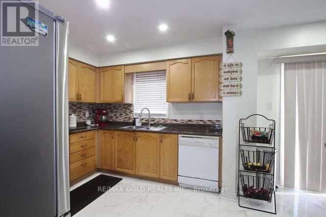 88 Ridgemore Crescent, Brampton, Ontario  L7A 2L5 - Photo 14 - W12481842