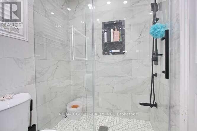 88 Ridgemore Crescent, Brampton, Ontario  L7A 2L5 - Photo 33 - W12481842