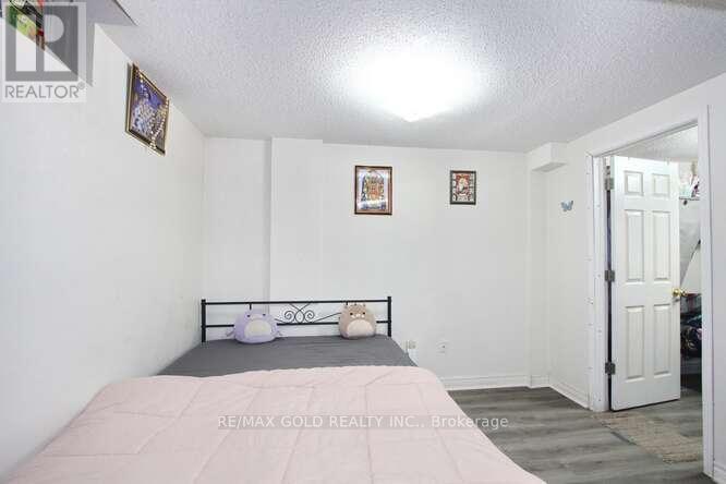 88 Ridgemore Crescent, Brampton, Ontario  L7A 2L5 - Photo 35 - W12481842