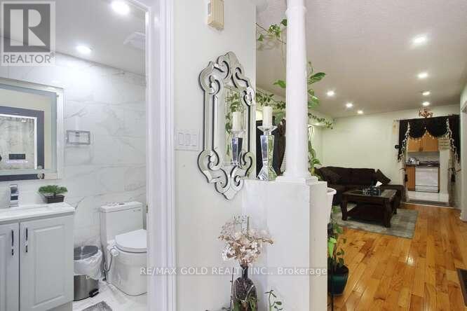 88 Ridgemore Crescent, Brampton, Ontario  L7A 2L5 - Photo 7 - W12481842