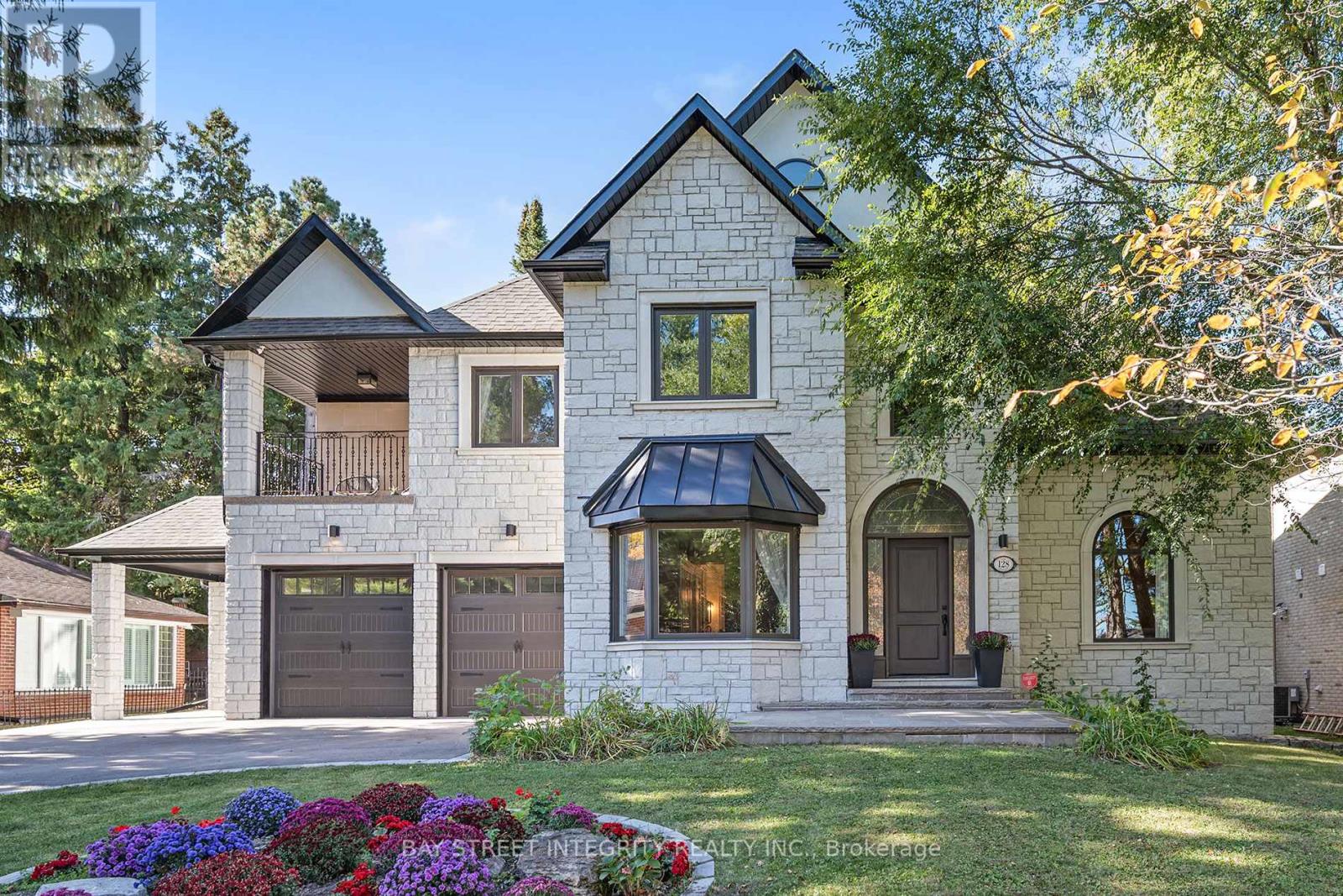 128 Park Crescent, Richmond Hill, Ontario  L4E 3J8 - Photo 2 - N12475885