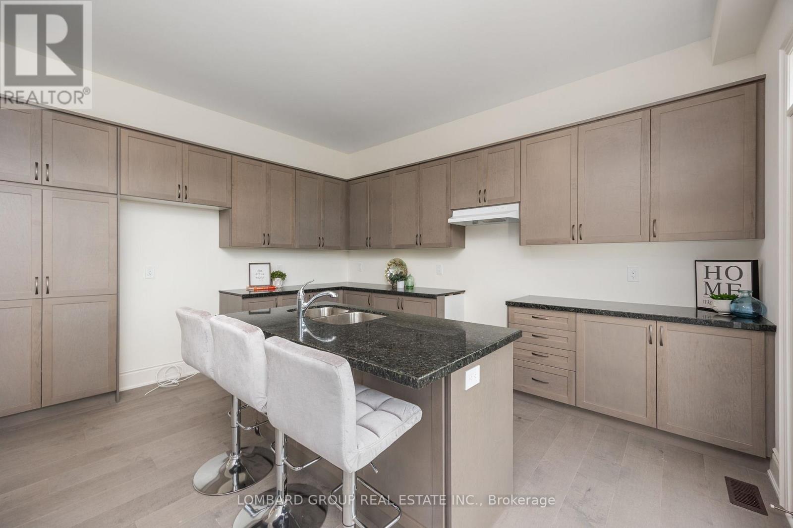 37 North Park Boulevard, Oakville, Ontario  L6M 0W8 - Photo 9 - W12479855