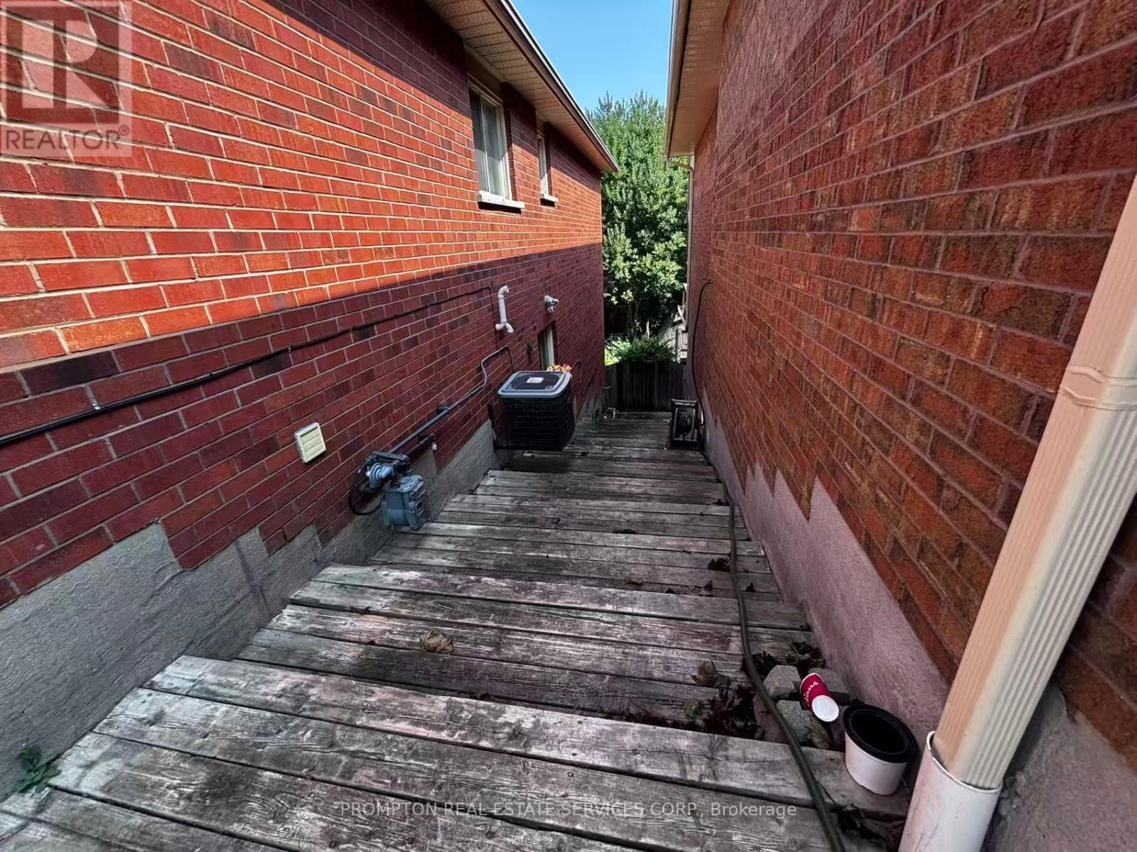 Lower Bsmt - 83 Garden Street, Whitby, Ontario  L1N 9E7 - Photo 9 - E12393253