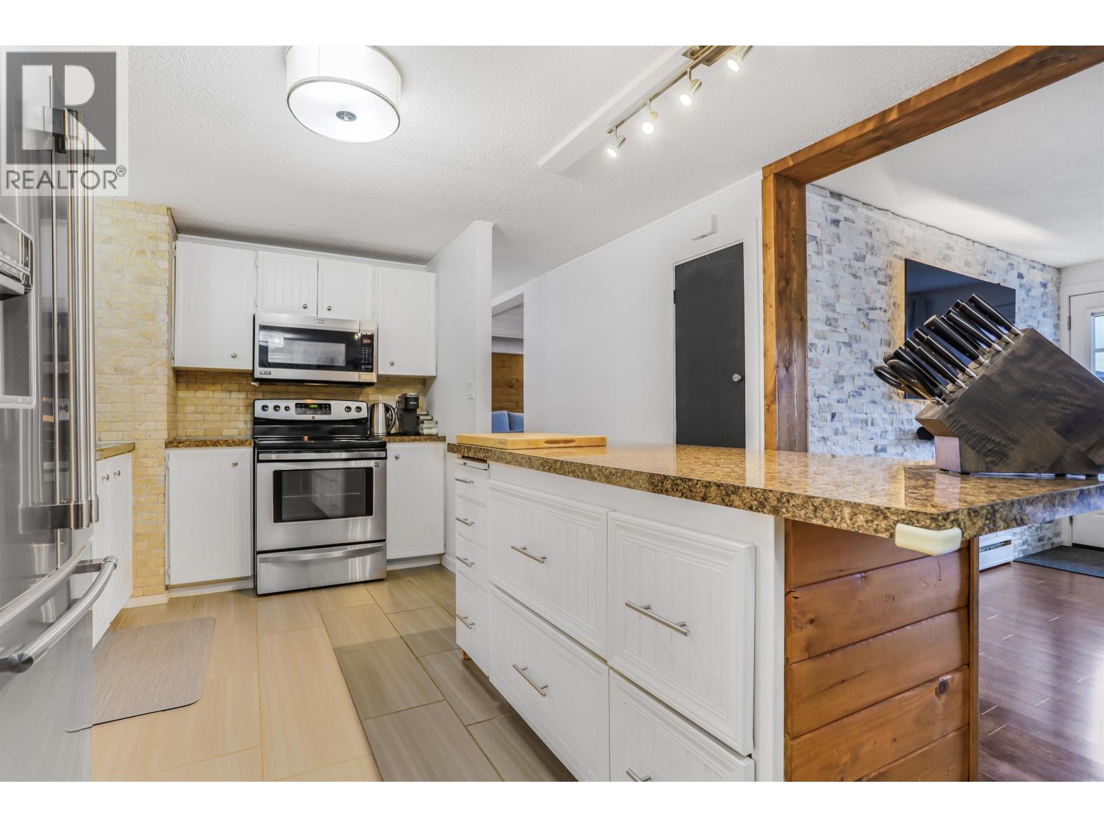 24 Farrow Street, Kitimat, British Columbia  V8C 1E2 - Photo 9 - R3060882