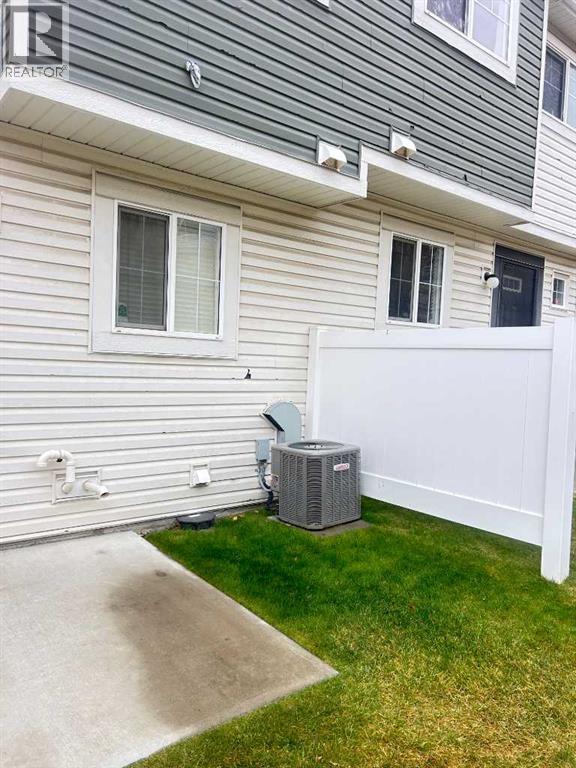 136 Pantego Lane Nw, Calgary, Alberta  T3K 0T1 - Photo 2 - A2266901