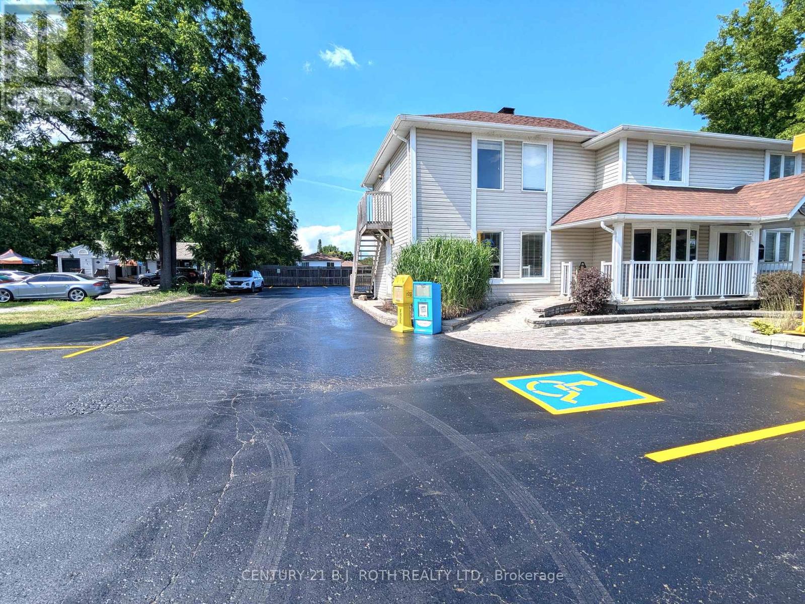 888 Innisfil Beach Road, Innisfil, Ontario  L9S 2C2 - Photo 8 - N12333376