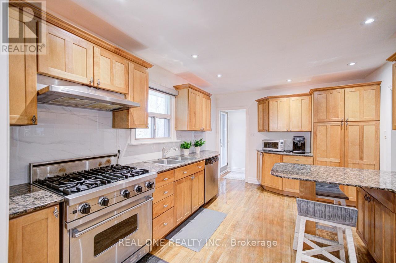 250 Belvenia Road, Burlington, Ontario  L7L 2G4 - Photo 13 - W12481866