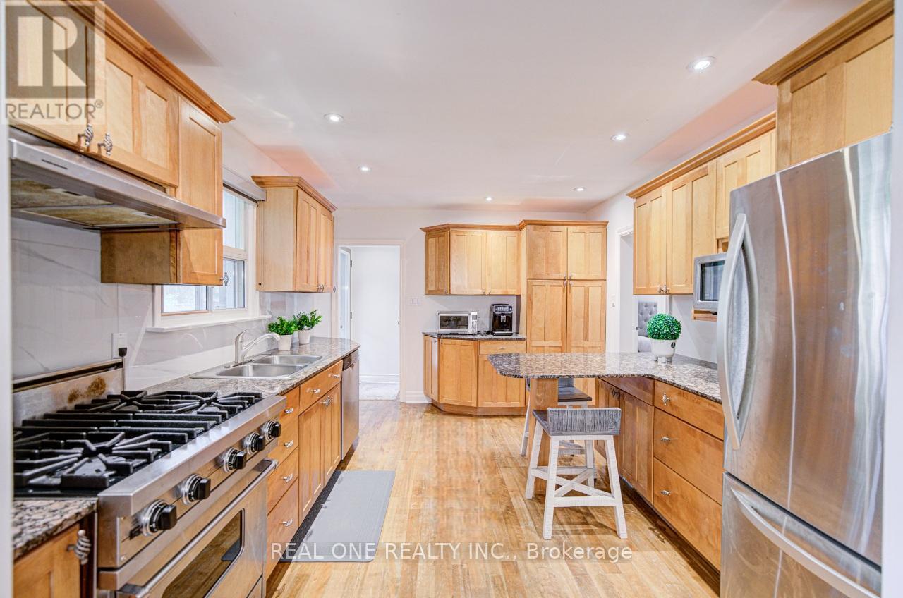 250 Belvenia Road, Burlington, Ontario  L7L 2G4 - Photo 14 - W12481866