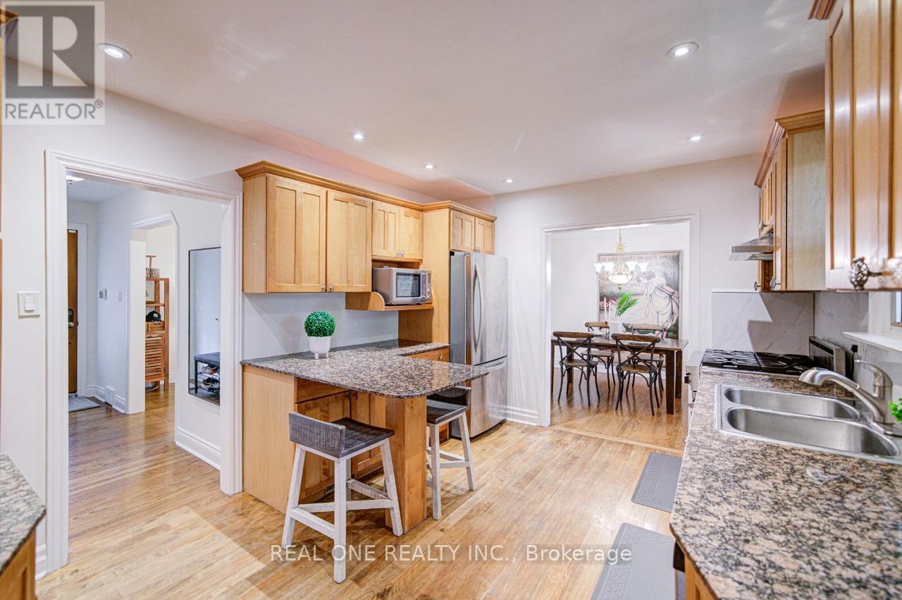 250 Belvenia Road, Burlington, Ontario  L7L 2G4 - Photo 15 - W12481866