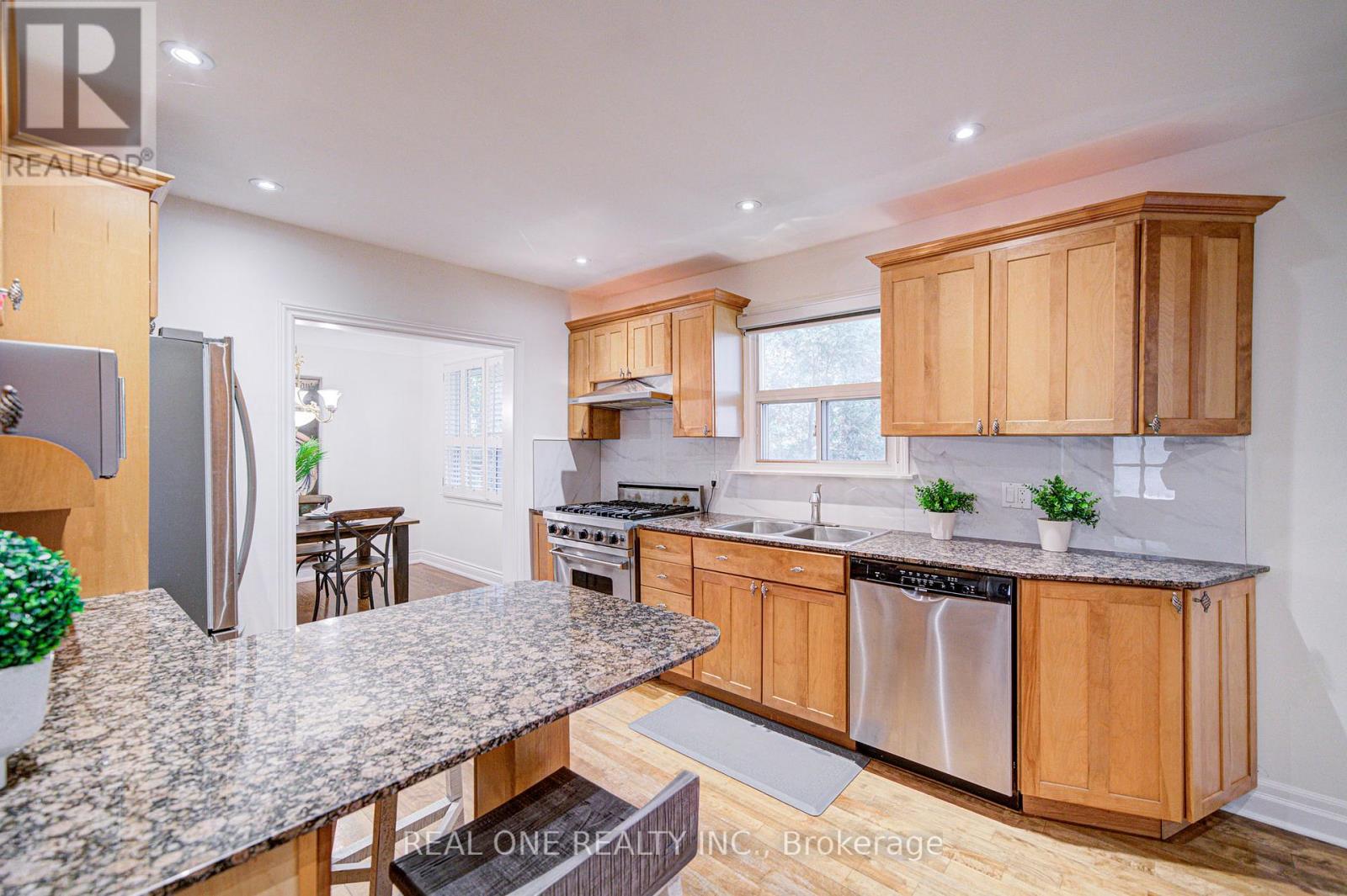 250 Belvenia Road, Burlington, Ontario  L7L 2G4 - Photo 17 - W12481866