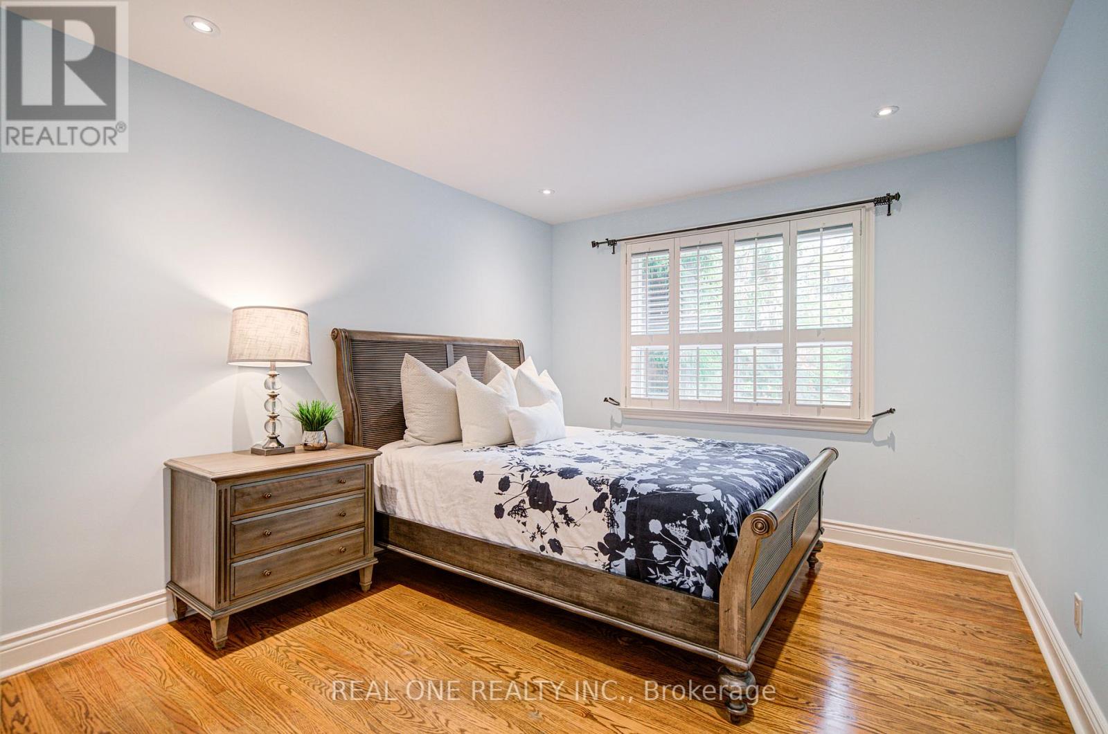 250 Belvenia Road, Burlington, Ontario  L7L 2G4 - Photo 18 - W12481866