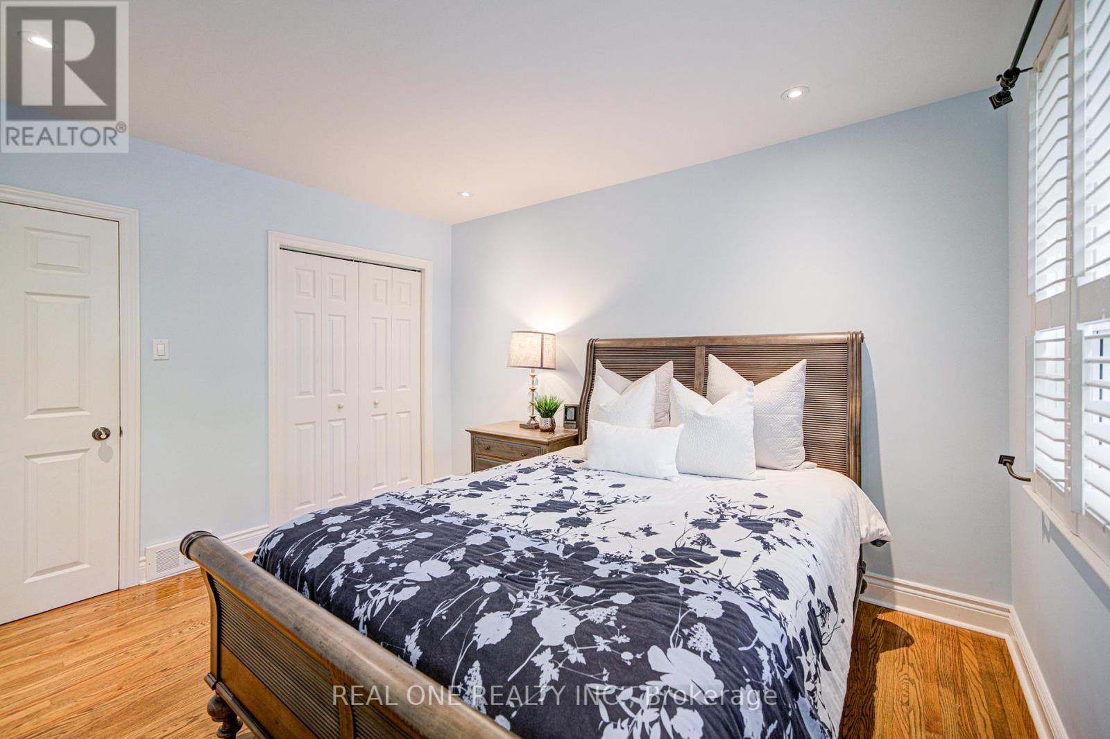 250 Belvenia Road, Burlington, Ontario  L7L 2G4 - Photo 19 - W12481866