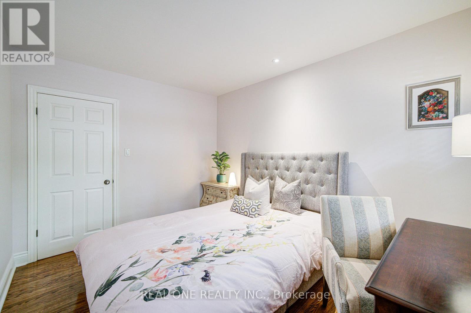 250 Belvenia Road, Burlington, Ontario  L7L 2G4 - Photo 21 - W12481866
