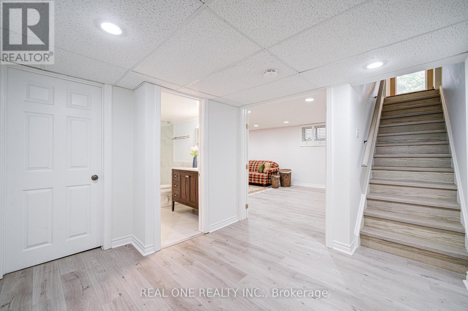 250 Belvenia Road, Burlington, Ontario  L7L 2G4 - Photo 30 - W12481866