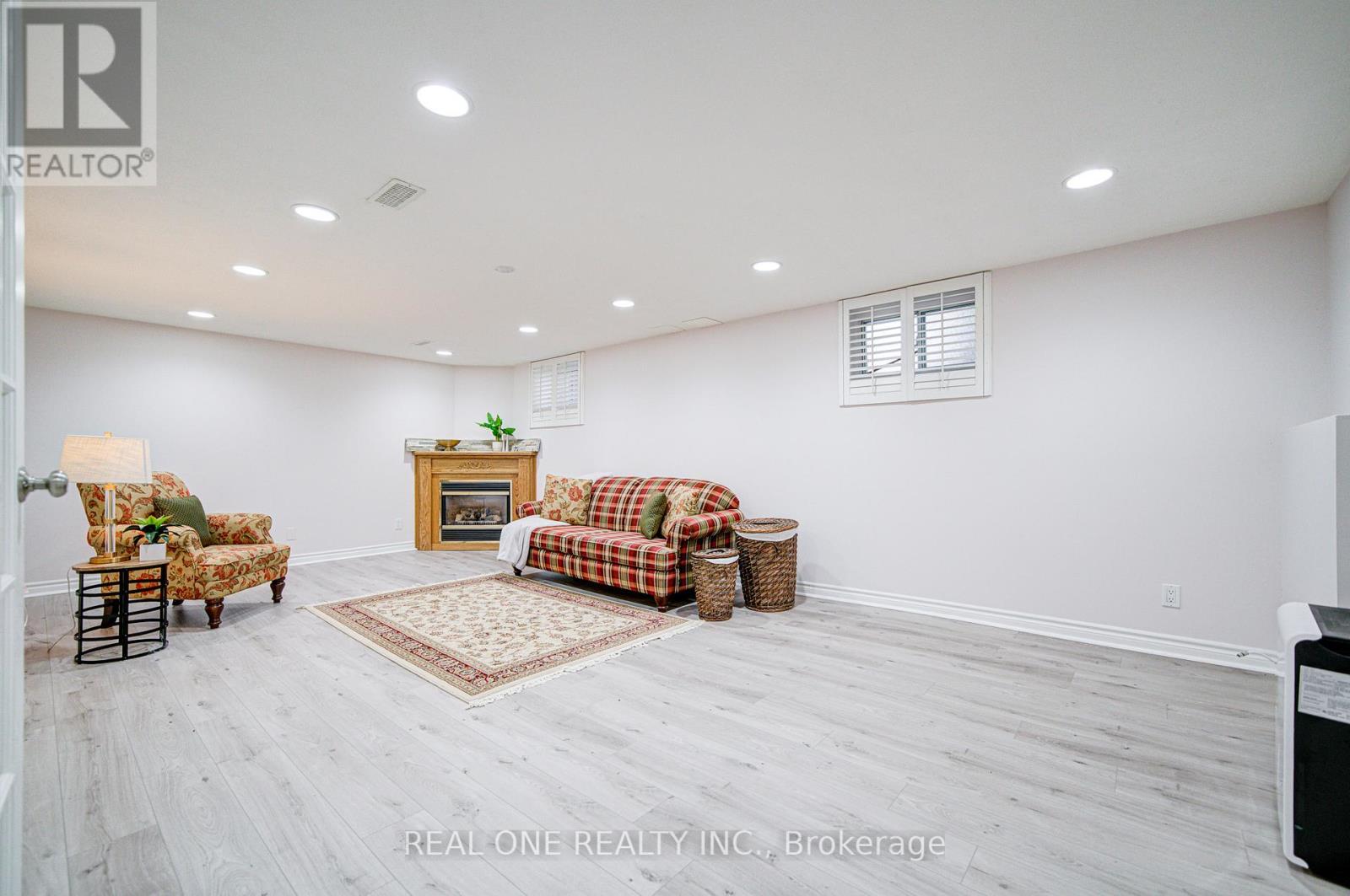 250 Belvenia Road, Burlington, Ontario  L7L 2G4 - Photo 31 - W12481866