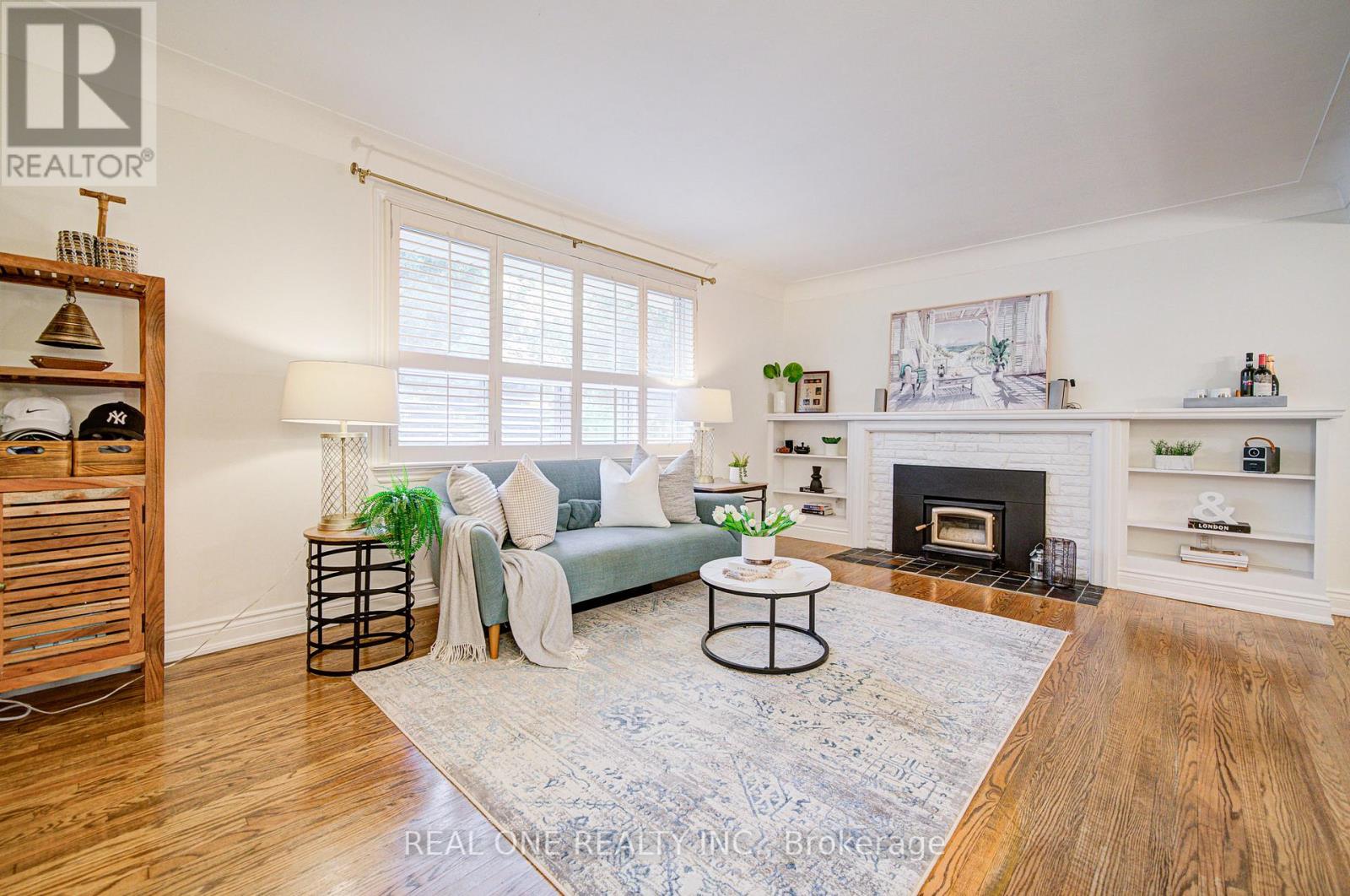 250 Belvenia Road, Burlington, Ontario  L7L 2G4 - Photo 5 - W12481866