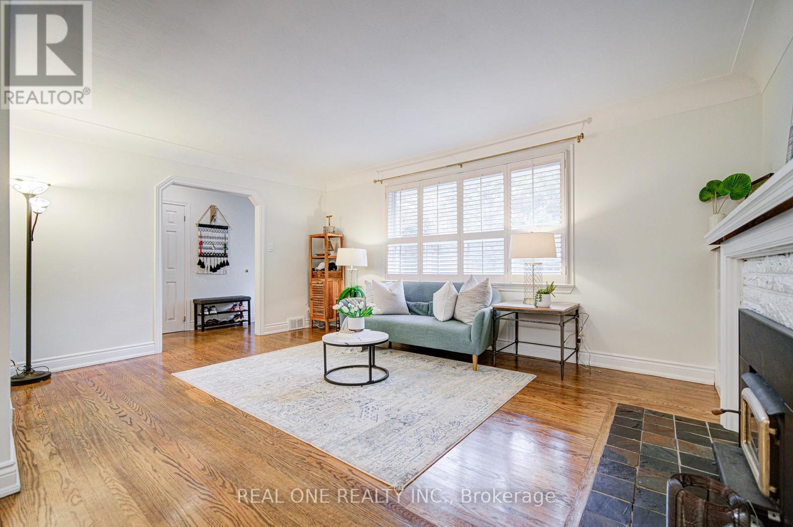 250 Belvenia Road, Burlington, Ontario  L7L 2G4 - Photo 7 - W12481866