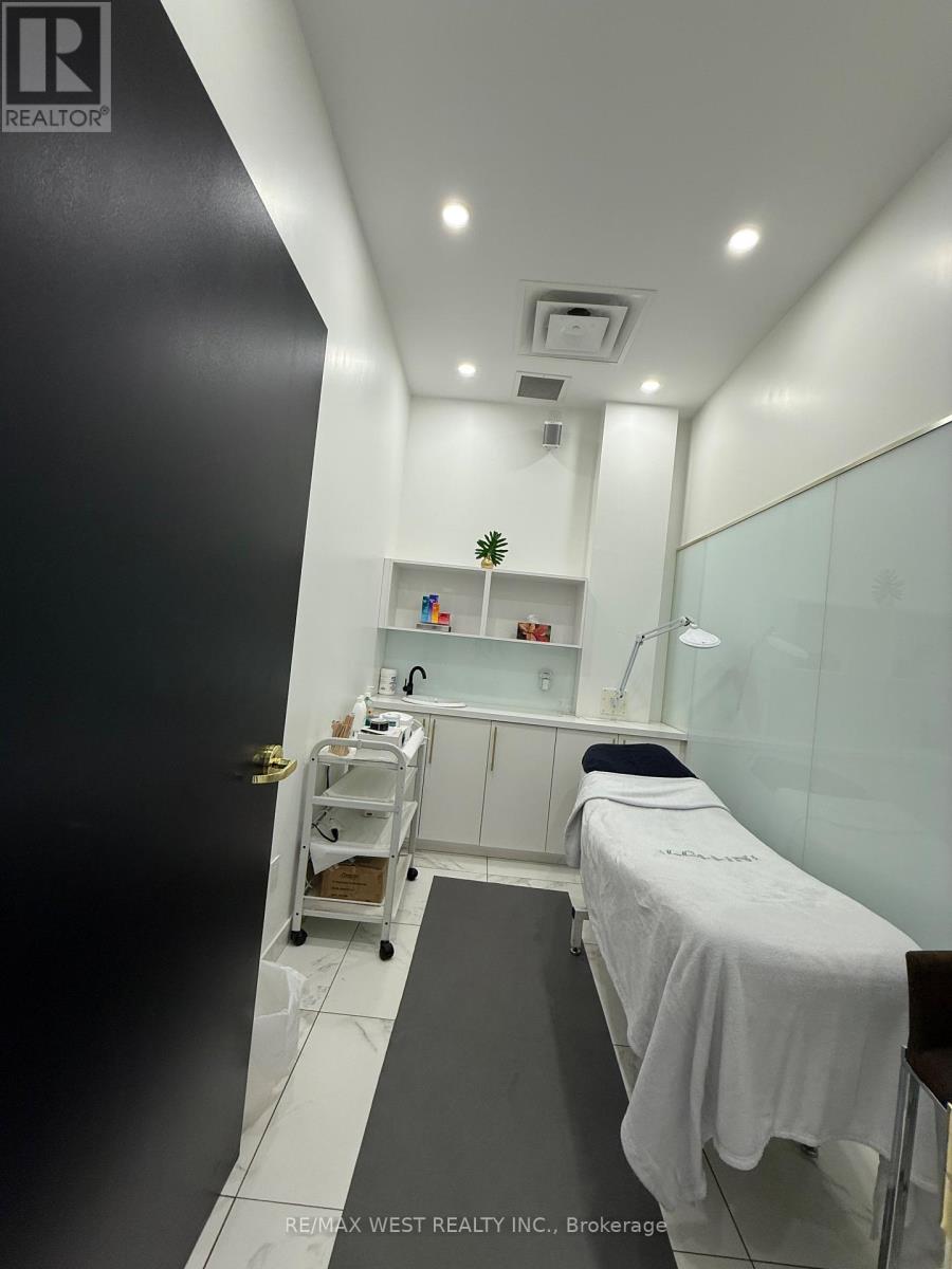 4 - 5027 Hurontario St (Rent Room 1) Street, Mississauga, Ontario  L4Z 3X6 - Photo 4 - W12479468