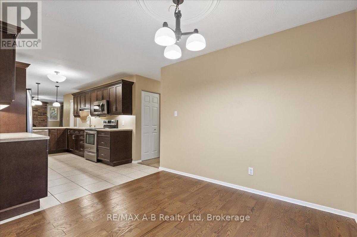 86 Windemere Crescent, Stratford, Ontario  N5A 6B1 - Photo 11 - X12481870