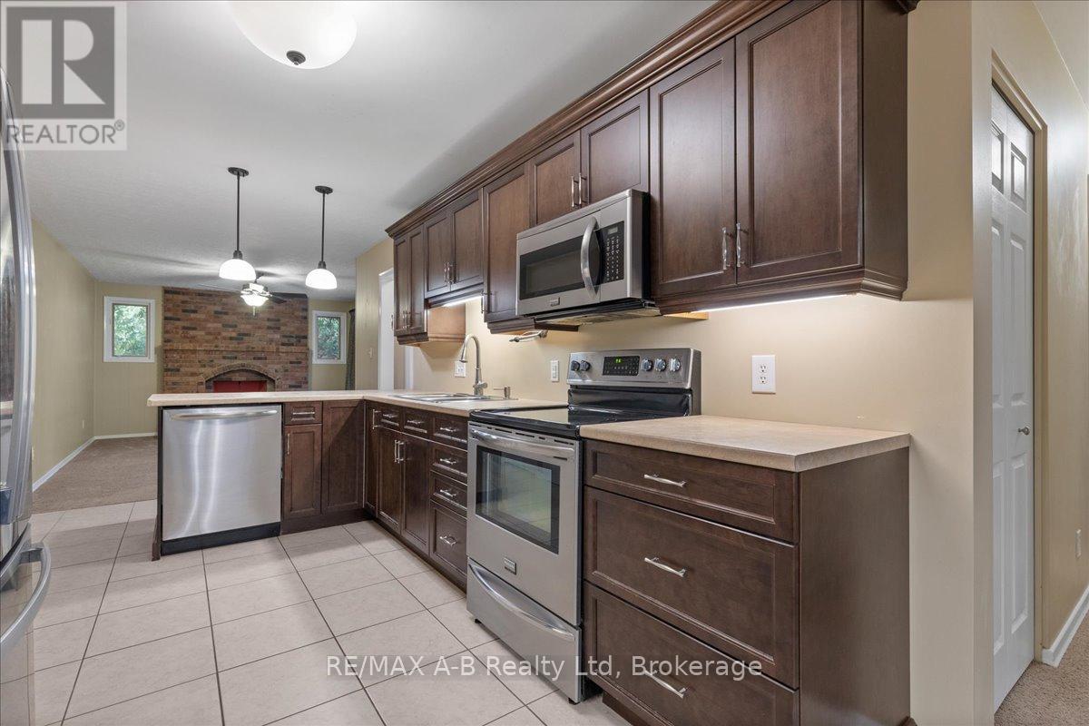 86 Windemere Crescent, Stratford, Ontario  N5A 6B1 - Photo 15 - X12481870