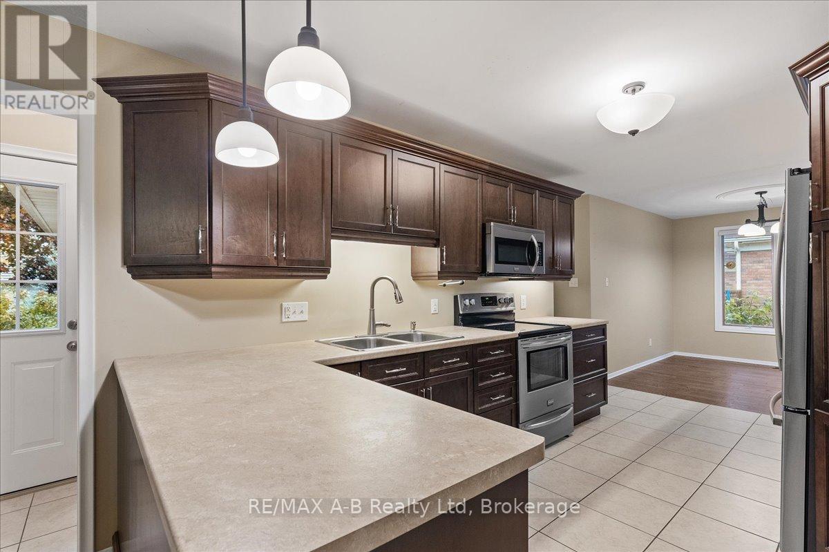 86 Windemere Crescent, Stratford, Ontario  N5A 6B1 - Photo 17 - X12481870